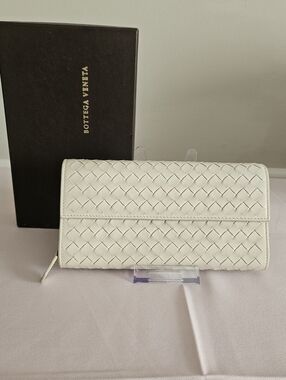 Bottega Veneta Intrecciato Continental Wallet – Ivory